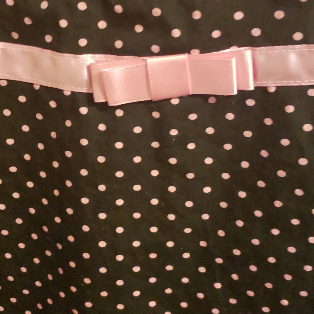 Juniors black skirt w/ pink polka dots - Picture 4 of 4
